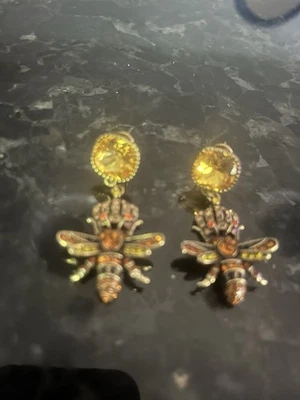 Brincos autênticos Heidi Daus Her Majesty The Queen Bee alavanca traseira - Imagem 1 de 4