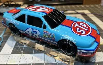   1992 Richard Petty #43 STP Grand Prix 1:18 Scale Phone - Image 1 of 4