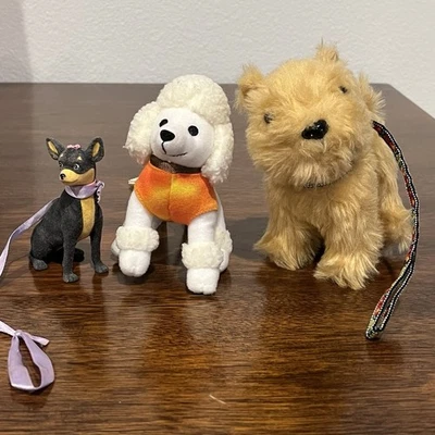 American Girl Julie's Dog Walking Set Poodle Terrier Chihuahua Mascotas Retiradas Foto 1 de 4