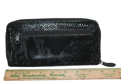 Cartera sin asas Wilson de cuero negro con estampado de piel de serpiente con cremallera alrededor 8x4-G8 Foto 1 de 4