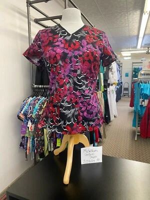 Blusa Médica Estampada Landau XS Negra, Blanca, Rosa y Roja Foto 1 de 4