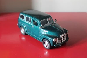Kinsmart 5” CHEVROLET SUBURBAN (1950) Diecast METALLIC GREEN Motorised Car 1:36 - Picture 1 of 10