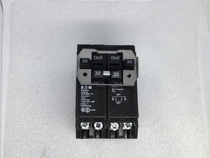 Interruptor cuádruple Eaton BQC230230 30A/30 Amp 4 polos 120/240V - defecto cosmético - Imagen 1 de 6