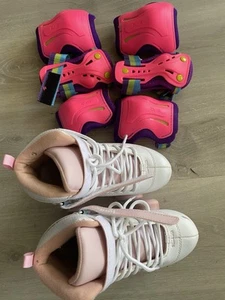 Used Pink Roller Skates For Girl 6 - 8Y - Size 2 and protection Pads - Picture 1 of 5