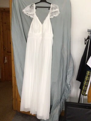wedding dress size 22, brand new, unworn, no damage. - Image 1 of 4