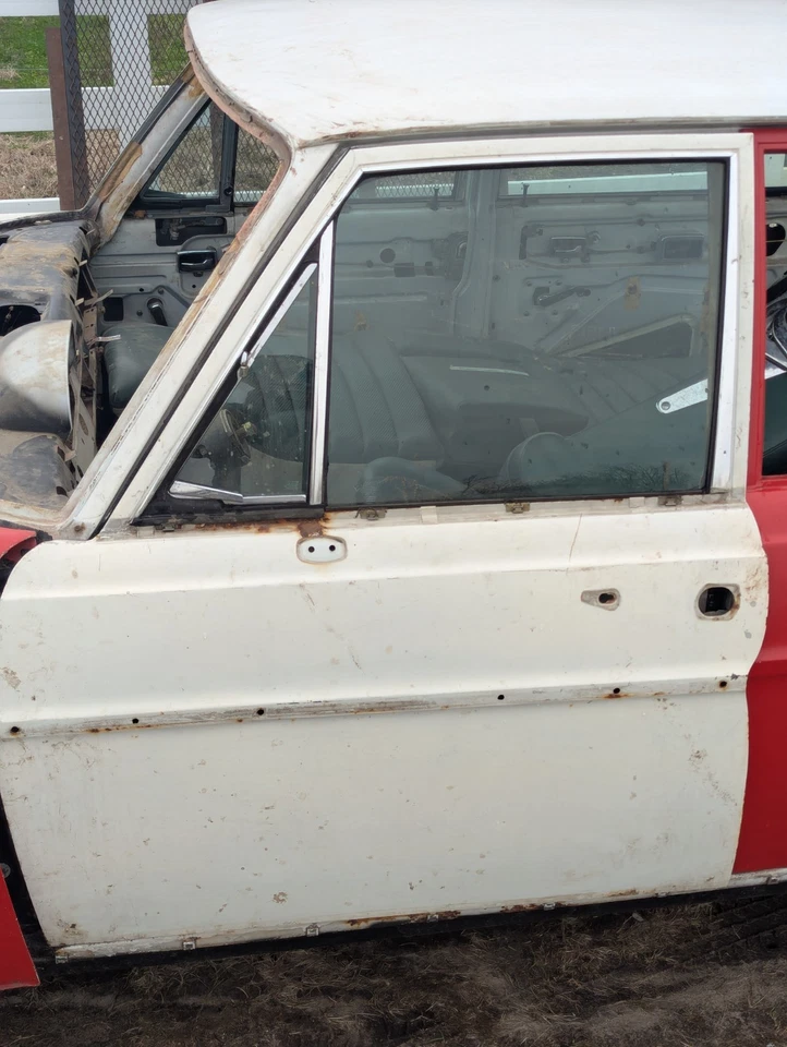 Mercedes Front Drivers Door W108 250S with Glass, Inside Handle, Genuine OEM — 第 1/4 张图片