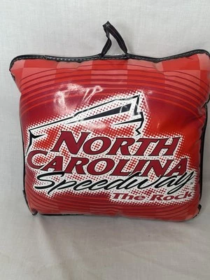 Cojín de asiento blanqueador Speedway Speedway de colección Carolina del Norte (THE ROCK) hecho en EE. UU. Foto 1 de 4