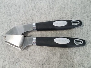 Cuisinart GARLIC PRESS 2.5x8x1.5" Luminous Collection BLack plastic/stainless - Picture 1 of 7