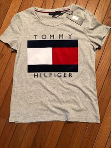 Tommy Hilfiger Damen T-Shirt Large Kurzarm Grau Flagge Spruch Neu mit Etikett - Bild 1 von 5