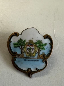 RARE VINTAGE BERWICK ON TWEED PICTORIAL CREST ENAMEL BADGE - Picture 1 of 2