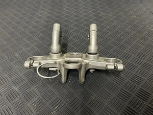 1992 Yamaha TDM 850 used Upper Triple Tree Clamp 3VD-W2341-01-00 - Picture 1 of 4