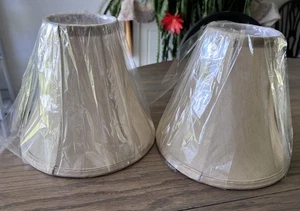 Coppia paralume lampada campana piccola beige oro satinato 9" sul fondo altezza 8" - Foto 1 di 7