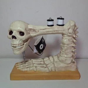 Halloween animierte sprechende & bewegliche Nähmaschine, neu mit Etikett - Bild 1 von 12