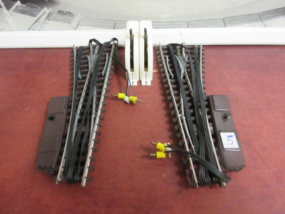 Kleinbahn 1 Paar E - Weichen 643,644 mit 2 Schalter 675 ( 5 ) Funktion ok. - Image 1 of 1