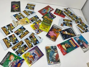 LOTE VINTAGE PAQUETES DE TARJETAS COLECCIONABLES MIXTAS NO DEPORTIVAS SIN ABRIR - Imagen 1 de 6