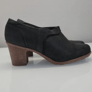 Clarks Booties Women Size 10 Black Nubuck Leather Contrasting Crepe Rubber Soles - Picture 1 of 10