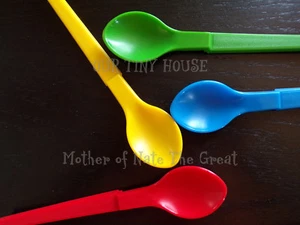 Juego de cucharas colgantes de alimentación para bebé Tupperware de ROJO VERDE AMARILLO AZUL #1208 NUEVO - Imagen 1 de 4