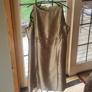 Vestido Jones Wear adornado dorado escote y cintura sin mangas forrado con cremallera talla 12 - Imagen 1 de 12