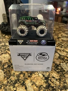 2021 Toy Fair Spin Master Monster Jam Grave Digger Truck 1/1000 RARE - Picture 1 of 5
