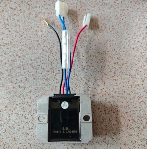 HJWYQ-5BA 5A CARGADOR REGULADOR DE VOLTAJE 4 CABLES Diesel Combustible Dynamo - Imagen 1 de 3
