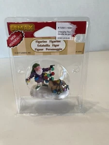 Lemax Christmas Village Figurine Untangling the Lights #72551 with Packaging - Picture 1 of 6