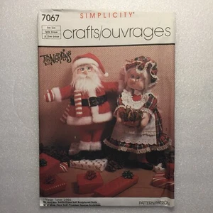 Simplicity Muster 7067 Mr & Mrs Weihnachtsmann weich geformte Puppenkleidung ungeschnitten - Bild 1 von 3