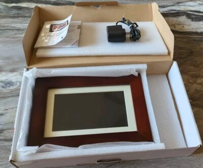 GiiNii 7" Digital Picture Frame Model  GP-702P-1  Calendar Clock EUC Dark Brown - Image 1 of 4