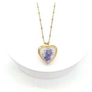 Pressed Flower Gold Heart locket necklace pendant - Picture 1 of 1