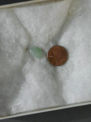 Jadeíta birmana 3,77 quilates verde claro. Ovalado 13,6x10,4x3,2 mm. Translúcido. Foto 1 de 3