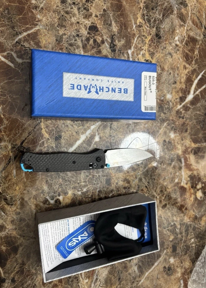 Ручка Benchmade Bugout из углеродного волокна все еще есть коробка сталь S90V.  - Изображение 1 из 4