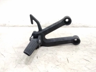 03-08 Suzuki SV650 2006 montaje de reposapiés trasero derecho pasajero Foto 1 de 4