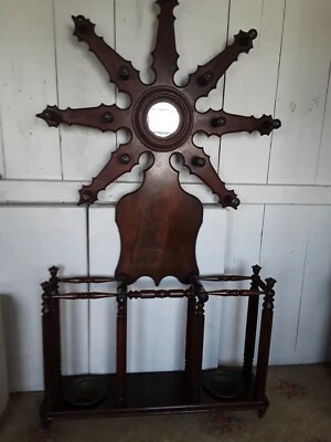Antiguo soporte para paraguas de pasillo de nogal Foto 1 de 4