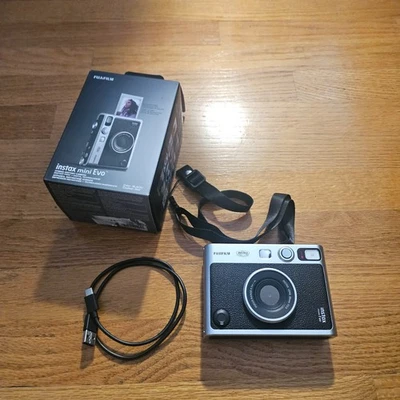 Cámara instantánea híbrida Fujifilm Instax Mini Evo - negra Foto 1 de 4