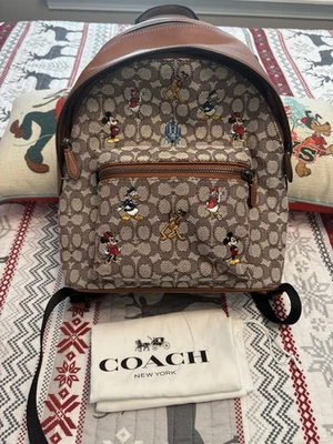 Mochila Charter Coach X Disney Mickey Friends WDW 50th Anniversary Edition Foto 1 de 4