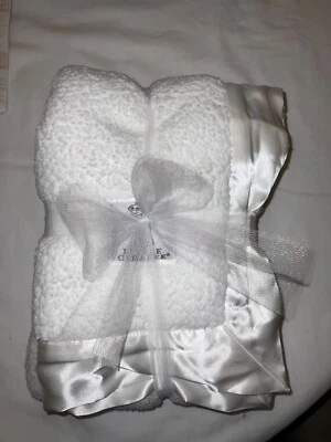 Little Giraffe Chenille Blanket White Comfort/Soft  29” x 35” - Image 1 of 4