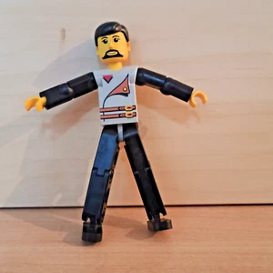 LEGO Technic Figur grau mit schwarzen Beinen und Armen und Vollbart - Bild 1 von 1
