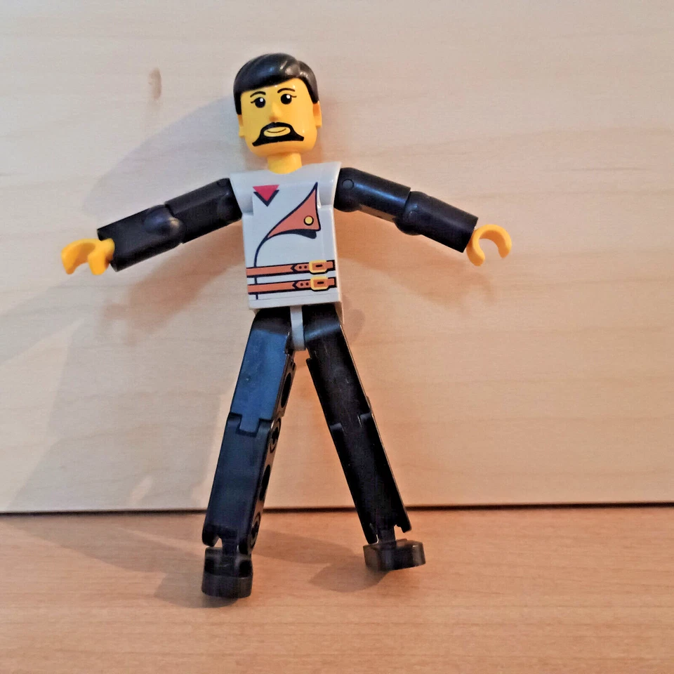 LEGO Technic Figur grau mit schwarzen Beinen und Armen und Vollbart - Bild 1 von 1