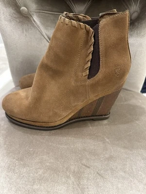 Ariat Marrón Gamuza Belle Botas de Cuña para Mujer 8 B Western 10018634 NUEVO LEER Foto 1 de 4