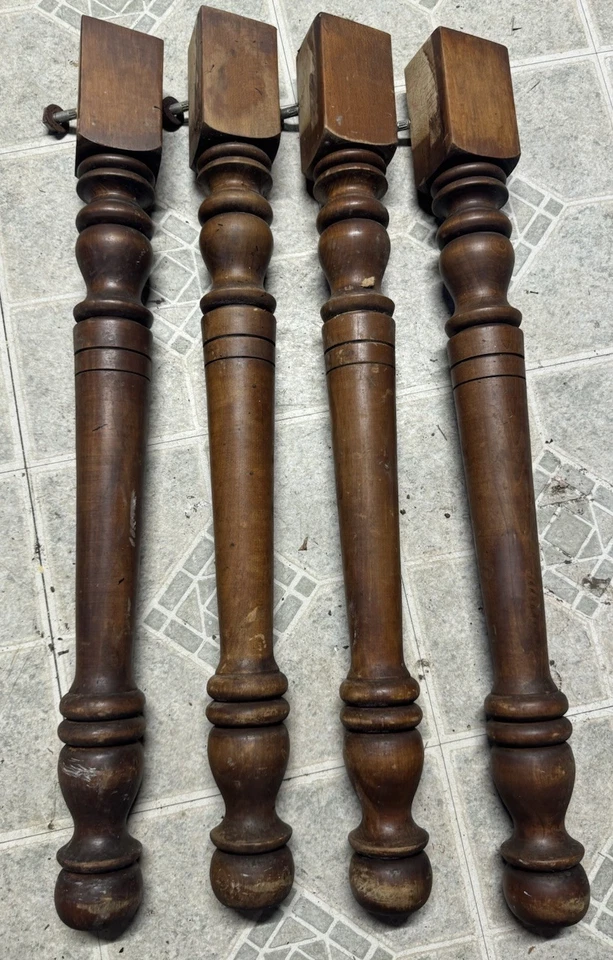 "4 patas de madera de mesa de granja gruesas de salvamento recuperadas de colección 29,25"" de alto artesano torneado" Foto 1 de 4
