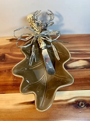 Plato de hoja de roble Asheville Mud Pie vintage de 2 piezas con acento de ciervo y cuchillo Foto 1 de 4