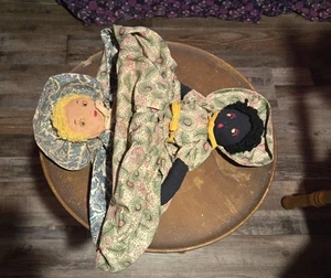 Bambola vintage in tessuto Topsy Turvy flip bianco e nero facce ricamate - Foto 1 di 9