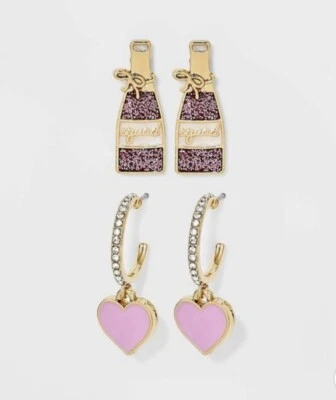Pendientes Sugarfix de Baublebar Yes Way Rosa Dúo Corazón Huggies Rosa Botella Tachuelas Foto 1 de 4