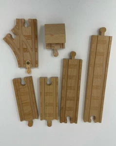 Ferrocarril de madera Thomas & Friends 6 piezas de vías de madera difíciles de encontrar único dueño - Imagen 1 de 1