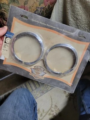 Par de anillos de ajuste de lámpara de paso vintage Harley Davidson OEM 69622-99B Foto 1 de 4