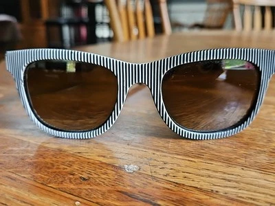 Gafas de sol de colección Sunwaves Private Eyes Francia 5901-12 blanco y negro esculpidas Foto 1 de 4