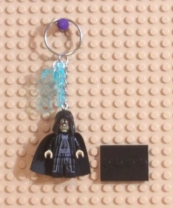 MINIFIGURE KEYCHAIN-Star Wars DARTH SIDIOUS EMPEROR PALPATINE w/Lightening Charm - Picture 1 of 7