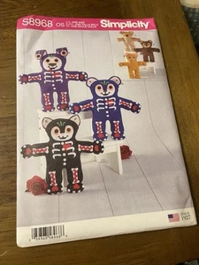 Peluche Simplicity Pattern S8968 - orso ~ gatto ~ cane - teschio di zucchero festivo opt - Foto 1 di 2