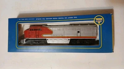 Vintage AHM TEMPO SANTA FE 5028 HO Scale Diesel Locomotive Train Runs - Image 1 of 4