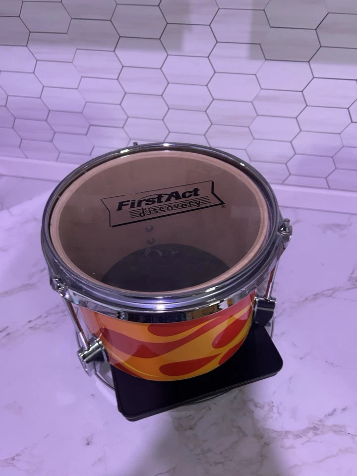 Instrumento musical First Act Drum Junior para niños con baquetas Foto 1 de 4