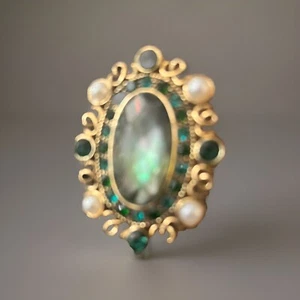Signed Monet Green Rhinestone Faux Multi Color Stone Gold Tone Brooch 2 X 1.5 In - Picture 1 of 3
